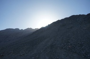 Malakot Dağı vahası civarındaki güzel dağ manzarası, Wadi Gnai, Dahab, Güney Sina Valiliği, Mısır 