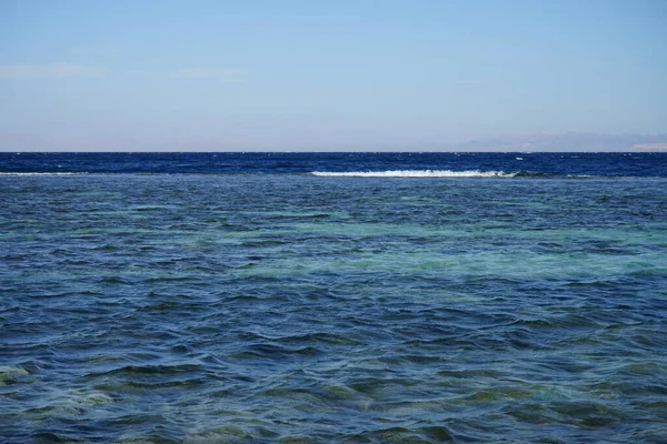 Akabe Körfezi Ndeki Kızıl Deniz Kıyı Dalgaları Dahab Güney Sina — Stok fotoğraf