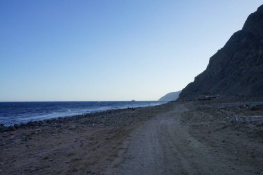 Akabe Körfezi 'ndeki Kızıl Deniz' deki gemiler. Dahab, Güney Sina Valiliği, Mısır