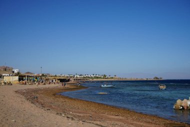 Develer Akabe Körfezi 'ndeki Kızıldeniz kıyılarında yer alır. Dahab, Güney Sina Valiliği, Mısır 