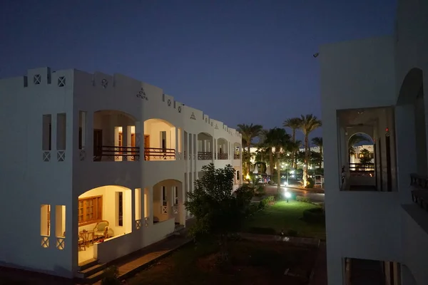 Architectuur Park Recreatiegebied Van Het Hotel Stralen Van Avondverlichting Dahab — Stockfoto