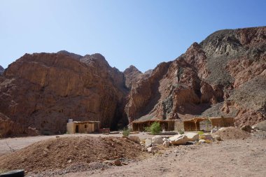 Malakot Dağı vahası civarındaki güzel dağ manzarası, Wadi Gnai, Dahab, Güney Sina Valiliği, Mısır 