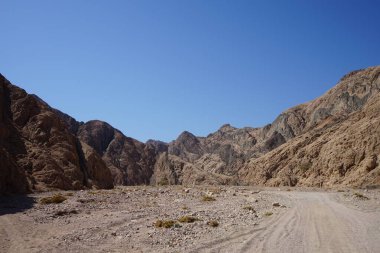 Malakot Dağı vahası civarındaki güzel dağ manzarası, Wadi Gnai, Dahab, Güney Sina Valiliği, Mısır 