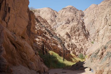 Malakot Dağı vahası civarındaki güzel dağ manzarası, Wadi Gnai, Dahab, Güney Sina Valiliği, Mısır 
