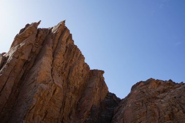 Malakot Dağı vahası turizm sahasında muhteşem bir manzara. Malakot Dağı vahası, Wadi Gnai, Dahab, Güney Sina Valiliği, Mısır 