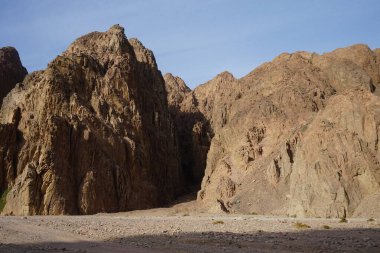Malakot Dağı vahası civarındaki turistik güzergahın muhteşem manzarası. Dahab, Güney Sina Valiliği, Mısır    