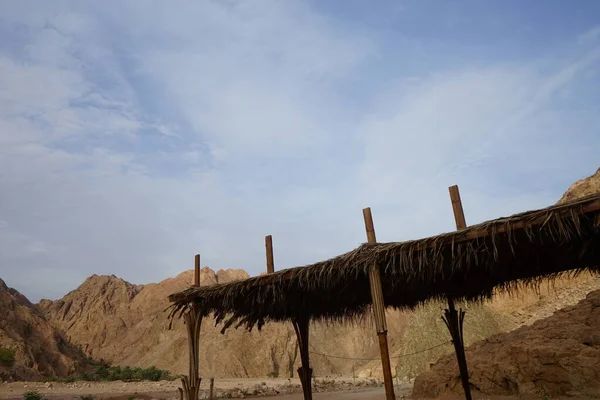 Ηλιακό Θόλο Για Τους Τουρίστες Χαλαρώσουν Στην Τουριστική Περιοχή Malakot — Φωτογραφία Αρχείου