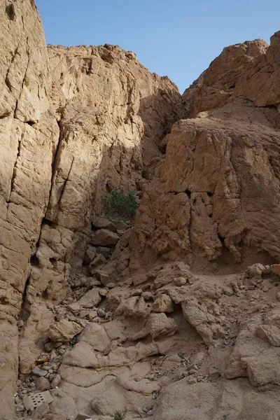 マラコット山のオアシス観光地の山の地質構造 エジプト南シナイ県ダハブ — ストック写真