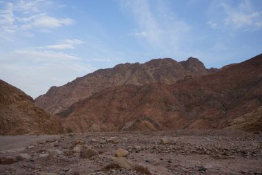 Malakot Dağı vahası civarındaki turistik güzergahın muhteşem manzarası. Dahab, Güney Sina Valiliği, Mısır   