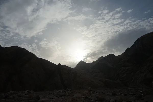 Malakot Dağı Vahasındaki Turist Rotasındaki Muhteşem Dağ Manzarasının Üzerinde Güneş — Stok fotoğraf
