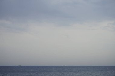 Akabe Körfezi 'ndeki Kızıl Deniz' deki gemiler. Dahab, Güney Sina Valiliği, Mısır 