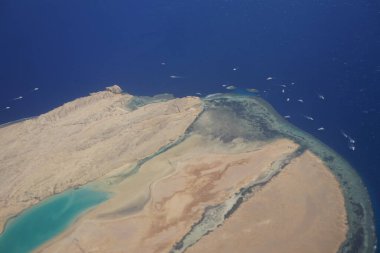 Sinai 'nin uçak manzarası. Sina Yarımadası ya da kısaca Sina Yarımadası, Mısır 'da, Asya' da bulunan tek yarımadadır. Mısır 