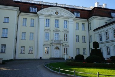 Kopenick Sarayı binasının bulunduğu Palace Meydanı Uygulamalı Sanatlar Müzesi, Alt-Kopenick, Berlin, Almanya