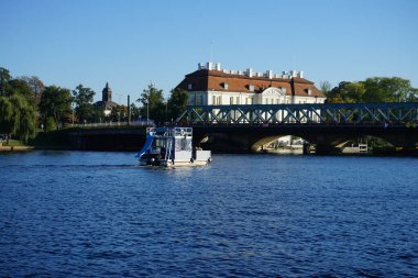 Schloss Koepenick yakınlarındaki Dahme nehri üzerindeki 