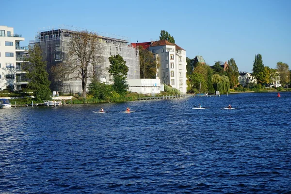 Four Kayaks Athletes River Spree Baidarka Aleutian Kayak Watercraft Consisting — Stockfoto