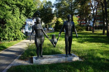 Hans-Detlev Hennig 'in 1965' te Ernst-Grube-Strasse 'de yaptığı bronz heykel 
