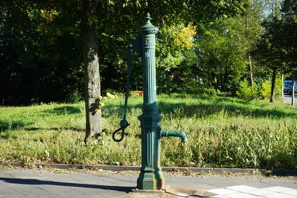 Una Vecchia Colonna Acqua Fuori Berlino Germania — Foto Stock