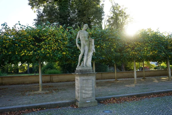 Vid Ingången Till Slottsparken Står Statyn Meleager Snidad Sandsten Och — Stockfoto