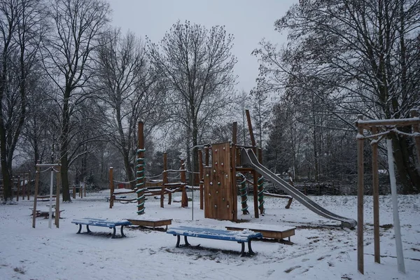 Parque Infantil Bajo Nieve Zona Recreo Berliners Invierno Berlín Alemania — Foto de Stock