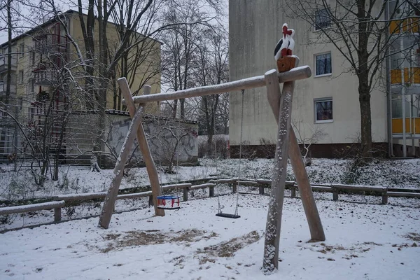 Parque Infantil Bajo Nieve Zona Recreo Berliners Invierno Berlín Alemania —  Fotos de Stock
