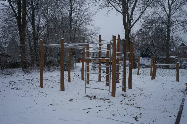 Parque Infantil Bajo Nieve Zona Recreo Berliners Invierno Berlín Alemania — Foto de Stock