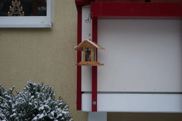 Alimentador Pássaros Varanda Inverno Berlim Alemanha — Fotografia de Stock