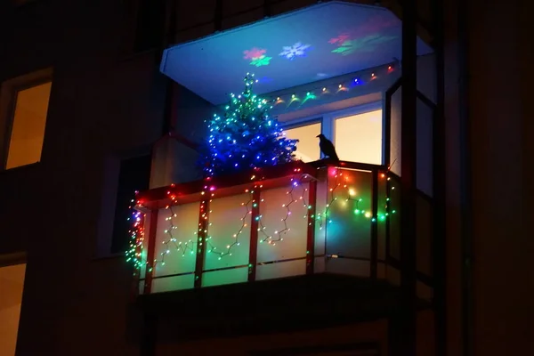 Christmas Night Illumination Balcony Apartment Building Berlin Germany — Zdjęcie stockowe