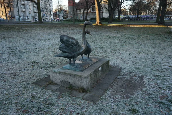 Statue Pair Swans Park Winter 12555 Berlin Germany — Foto Stock
