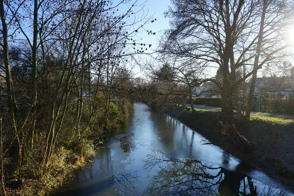 Landschap Met Smalle Rivier Wuhle Omringende Vegetatie Januari Berlijn Duitsland — Stockfoto