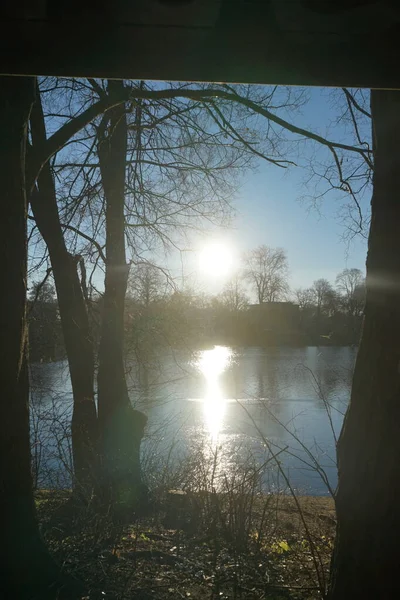 Sol Invierno Sobre Ancho Río Spree Enero Berlín Alemania — Foto de Stock