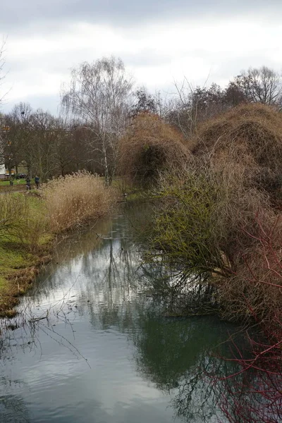 Paisaje Con Estrecho Río Wuhle Vegetación Circundante Enero Berlín Alemania — Foto de Stock