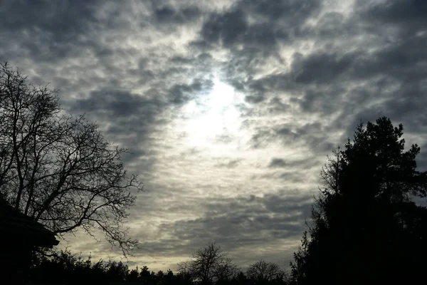 Красивое Облачное Небо Закате Январе Берлин Германия — стоковое фото