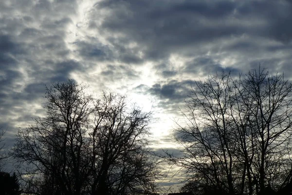 Mooie Bewolkte Lucht Bij Zonsondergang Januari Berlijn Duitsland — Stockfoto