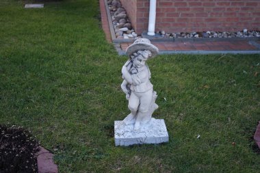 Bahçedeki bir antikacının manzarası. Berlin, Almanya