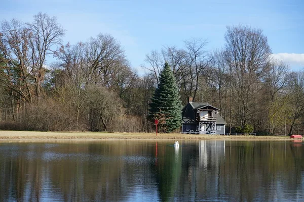 二月份在德国柏林124 59号Wuhlheide的Badesee浴池景观 — 图库照片