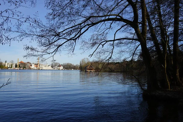 Vue Sur Rivière Mueggelspree Ses Rives Avec Végétation Février Architecture — Photo