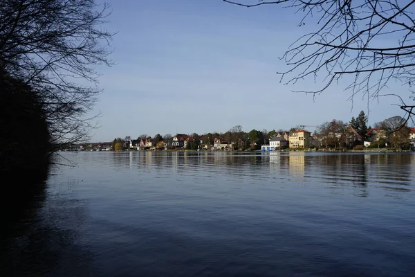 Vue Sur Rivière Mueggelspree Ses Rives Avec Végétation Février Architecture — Photo