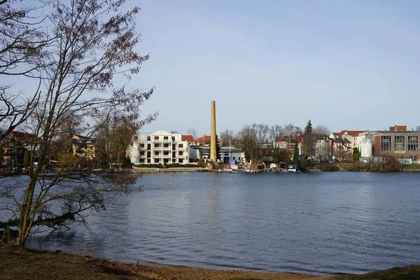 Widok Rzekę Mueggelspree Jej Brzegi Roślinnością Lutym Architektury Miejskiej 12559 — Zdjęcie stockowe