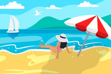 Yaz kızı kumsalda, sırtında beyaz mayosuyla oturuyor. Kafasında büyük bir şapkayla plajda oturuyor. Deniz manzaralı, güneşli yaz tatilinde.