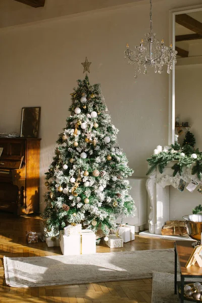Χριστουγεννιάτικο εσωτερικό σε ρετρό στυλ. — Φωτογραφία Αρχείου