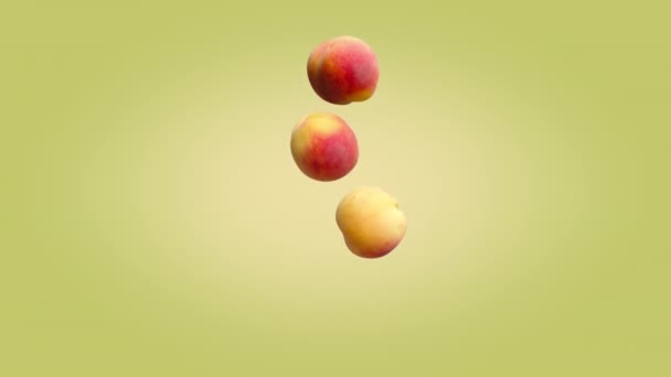 Drie perziken vallen op een geel-groene achtergrond. — Stockvideo