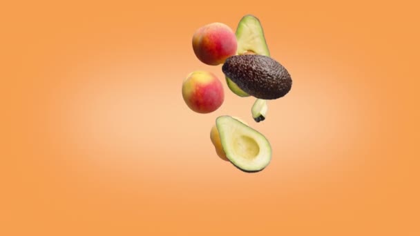 Avocados und Pfirsiche fallen auf einen farbigen Hintergrund. — Stockvideo