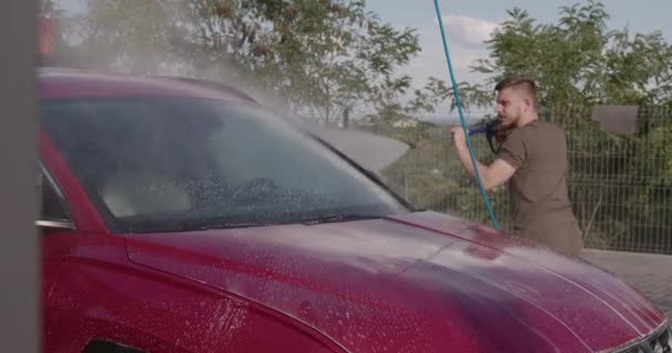 Selbstbedienung Hochdruck Autowäsche Waschen Luxus Auto Mit Wasserpistole Auf Einer — Stockvideo