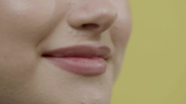 Beyaz dişli mutlu gülümseme makro yakın görüş