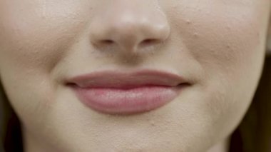 Beyaz dişli mutlu gülümseme makro yakın görüş