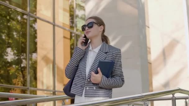 Background Panoramic Windows Young Woman Walks Talks Phone Business Woman — Stock Video