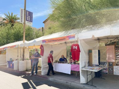 Yıllık festivalde Tucson Ateist Cemaati standı. 