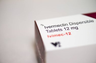 Bir kutu Ivermectin, Covid-19 hastalığı için bir antiparazit ilaç ve tedavi