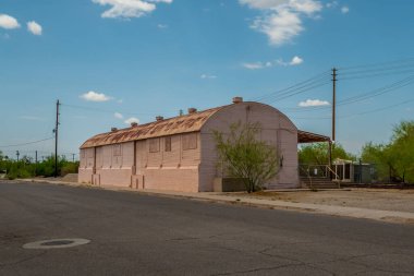 Ajo, Arizona 'daki tarihi pembe depo binası..