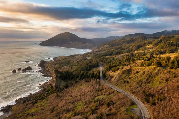 Viaje por carretera pintoresco Oregon Coast Highway, imagen aérea — Foto de Stock